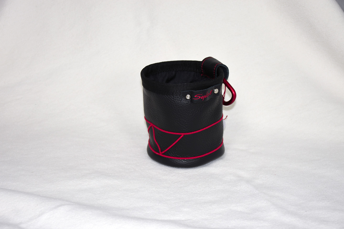 Artikel: CB3310 / Motiv: Echt Leder / Farbe: schwarz, rot / Material: Leder, Softshell, Mixstoffe