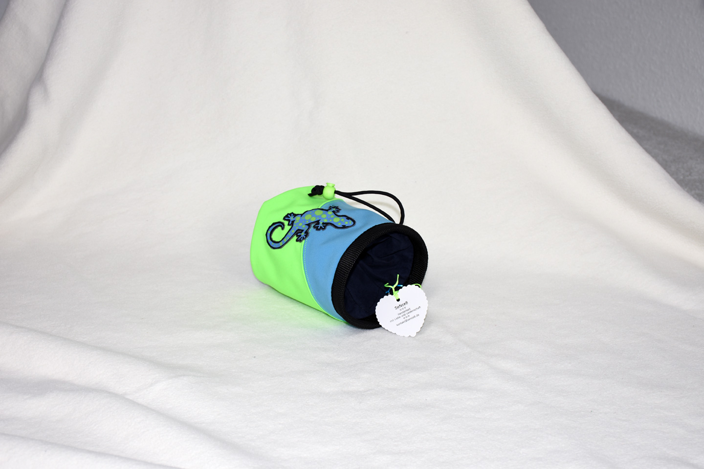 Artikel: CB3315 / Motiv: Gecko / Farbe: Neon grün, hellblau / Material: Softshell, Mixstoffe