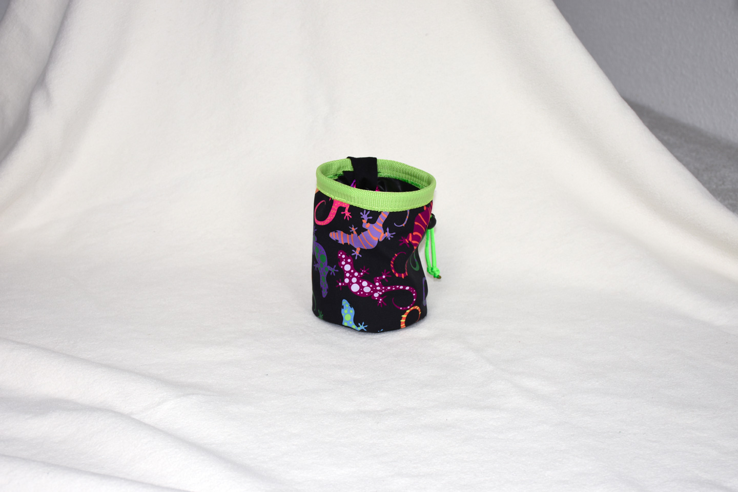 Artikel: CB3316 / Motiv: Geckos / Farbe: schwarz, bunt / Material: Softshell, Mixstoffe