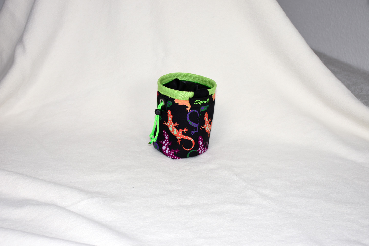 Artikel: CB3316 / Motiv: Geckos / Farbe: schwarz, bunt / Material: Softshell, Mixstoffe