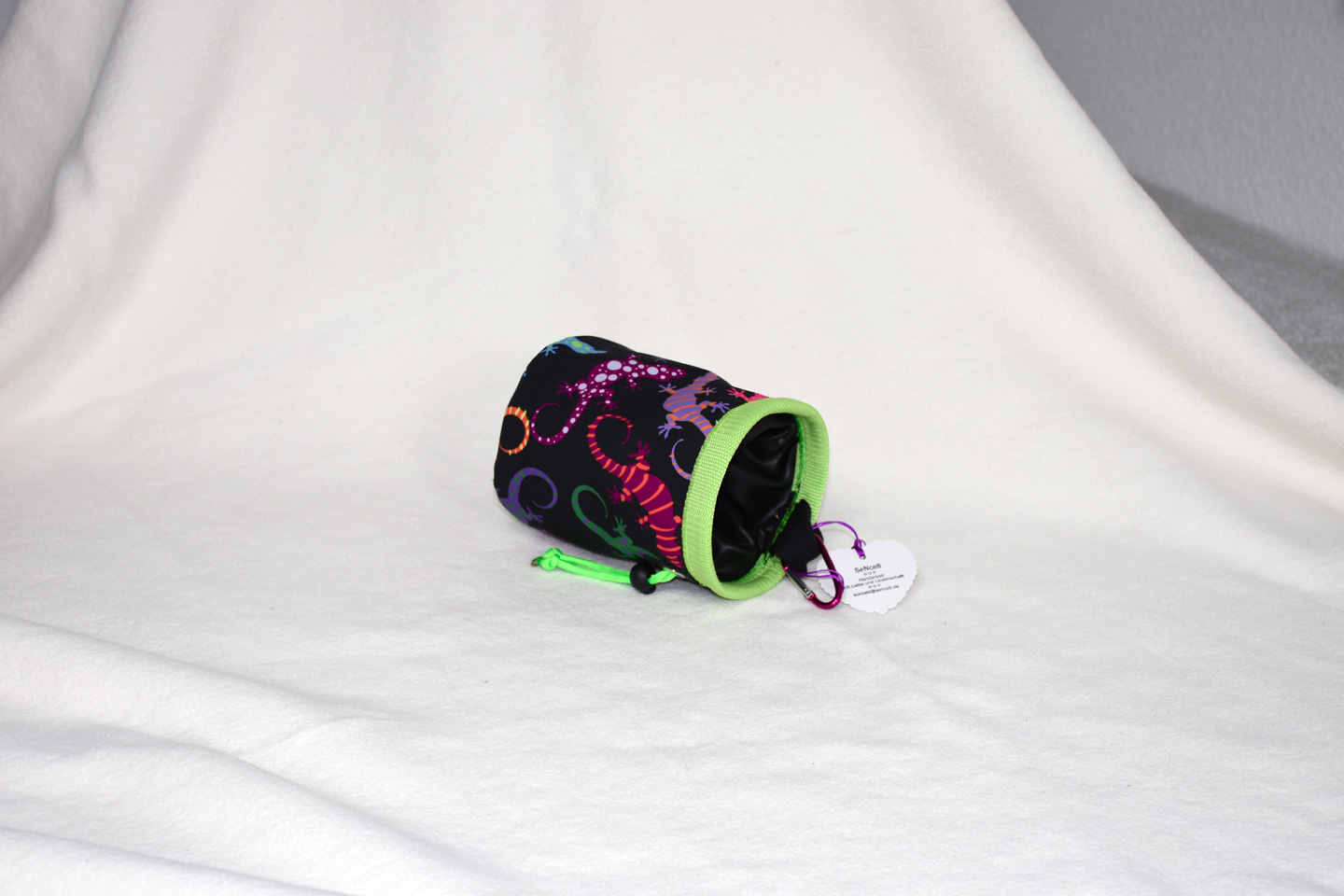 Artikel: CB3316 / Motiv: Geckos / Farbe: schwarz, bunt / Material: Softshell, Mixstoffe