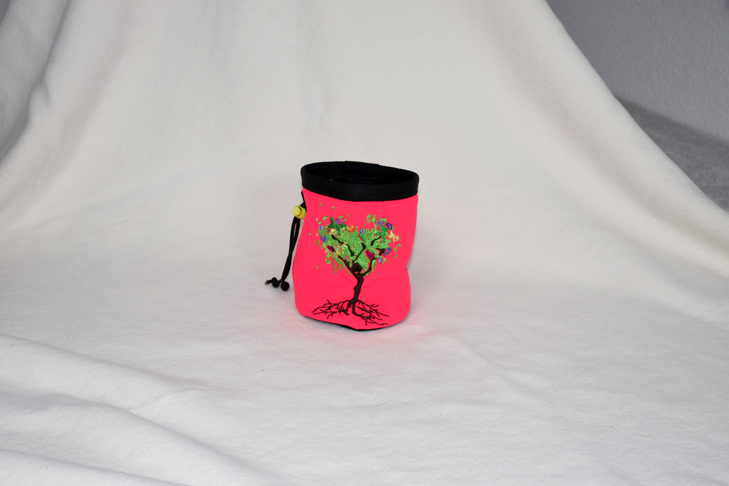 Artikel: CB3314 / Motiv: Herzbaumfrau / Farbe: Neon orange-pink / Material: Softshell, Mixstoffe