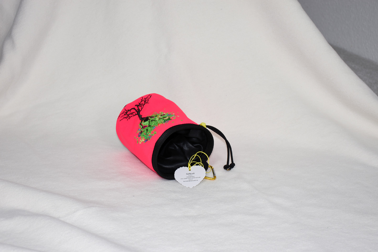 Artikel: CB3314 / Motiv: Herzbaumfrau / Farbe: Neon orange-pink / Material: Softshell, Mixstoffe