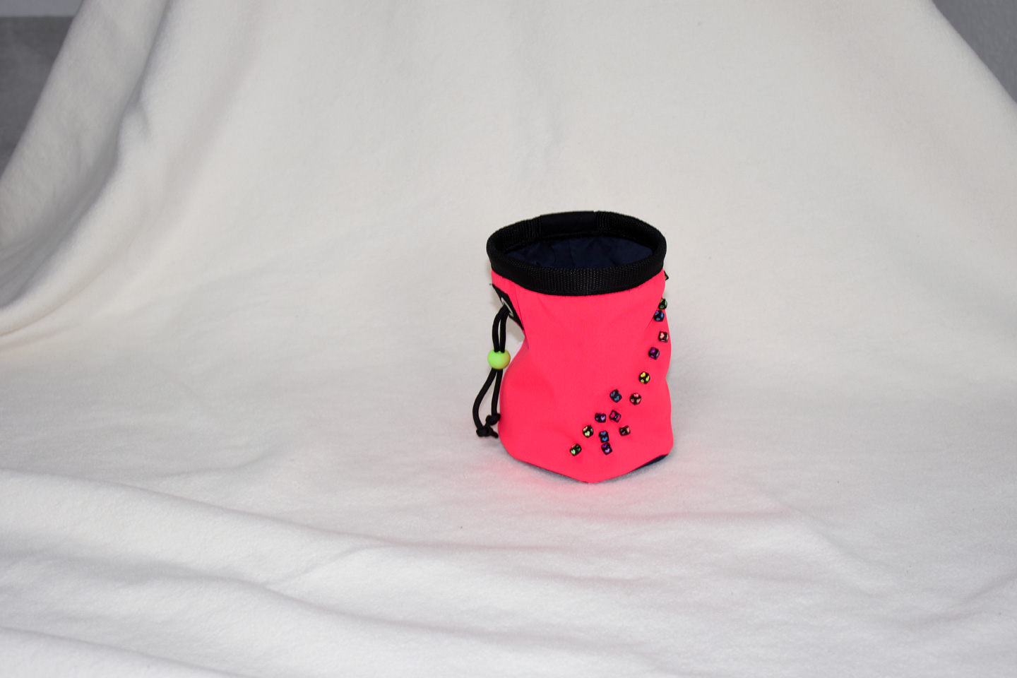 Artikel: CB3318 / Motiv: Herzwürfel / Farbe: Neon orange-pink / Material: Softshell, Mixstoffe