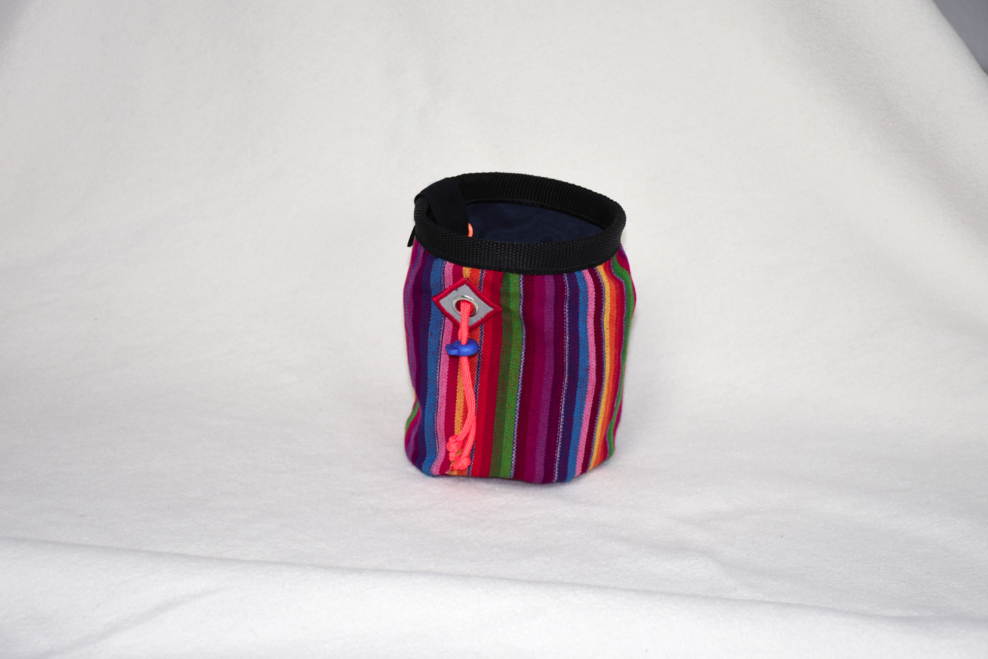 Artikel: CB3301 / Motiv: Regenbogen / Farbe: bunt, color stripes / Material: Baumwolle, Softshell, Mixstoffe