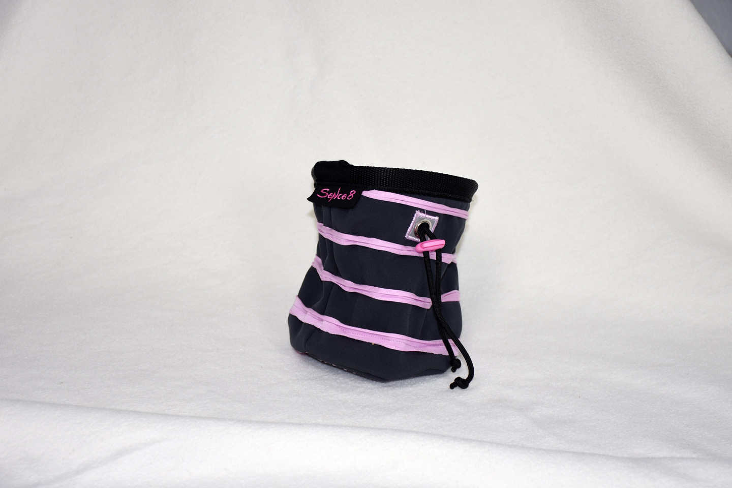 Artikel: CB3302 / Motiv: Leinsamen / Farbe: dunkel grau, rosa / Material: Softshell, Mixstoffe