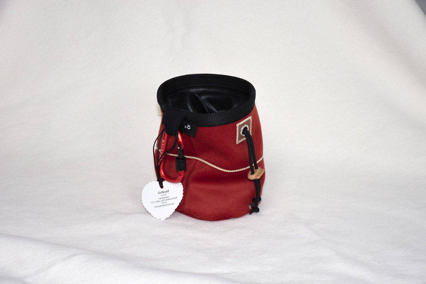 Artikel: CB3305 / Motiv: Feuergott / Farbe: braun, schwarz / Material: 100% Schurwolle, Softshell, Mixstoffe