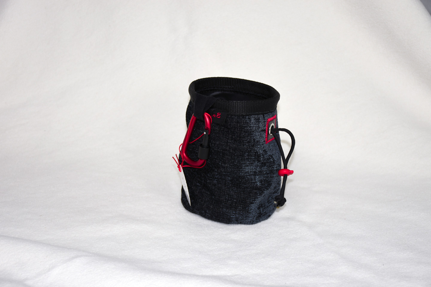 Artikel: CB3308 / Motiv: Tiger / Farbe: schwarz, rot / Material: Chenille, Softshell, Mixstoffe