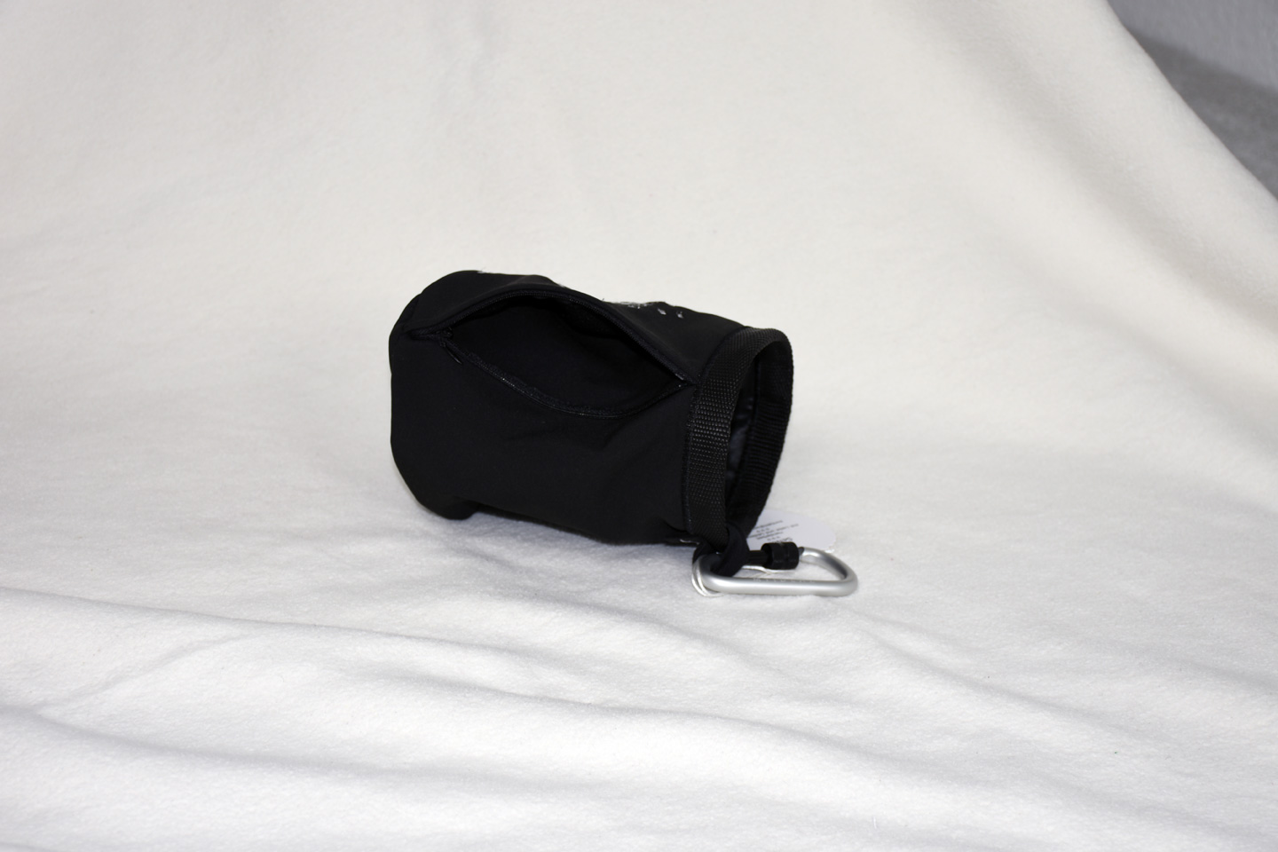 Artikel: CB3313 / Motiv: Sternen Baum - mit verdecktem Reißverschluss / Farbe: schwarz, silber / Material: Softshell, Mixstoffe