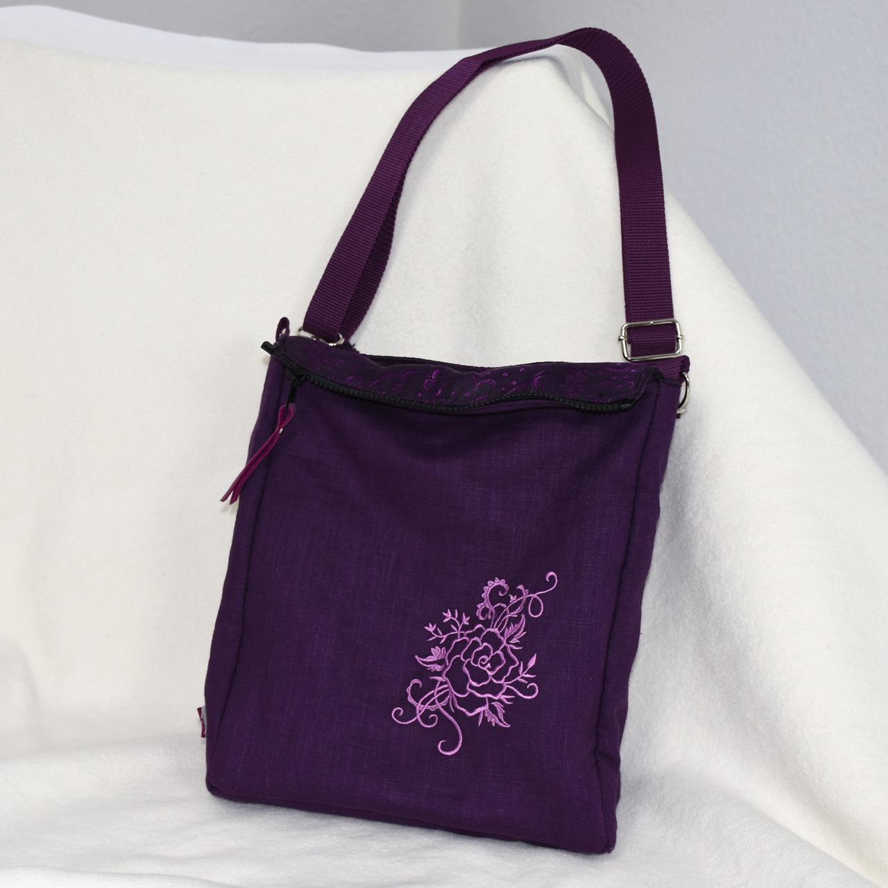 Artikel: Loreley JT1102 / Motiv: Rose, Tropfen-Mandala innen / Farbe: Aubergine / ohne Wendefunktion