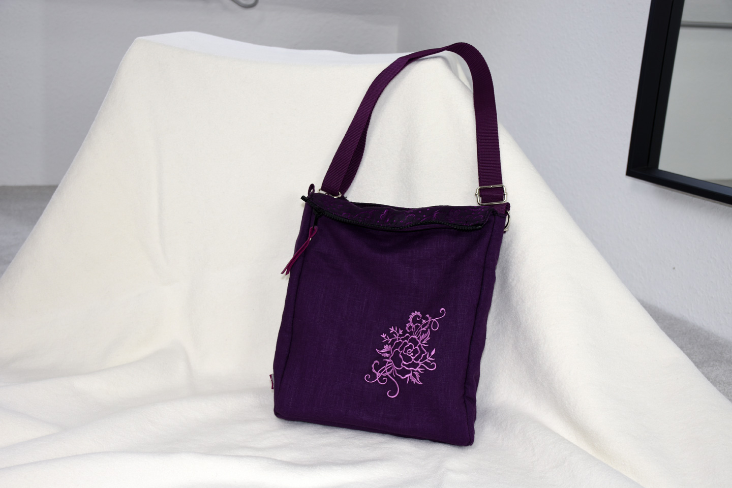 Artikel: Loreley JT1102 / Motiv: Rose, Tropfen-Mandala innen / Farbe: Aubergine / ohne Wendefunktion