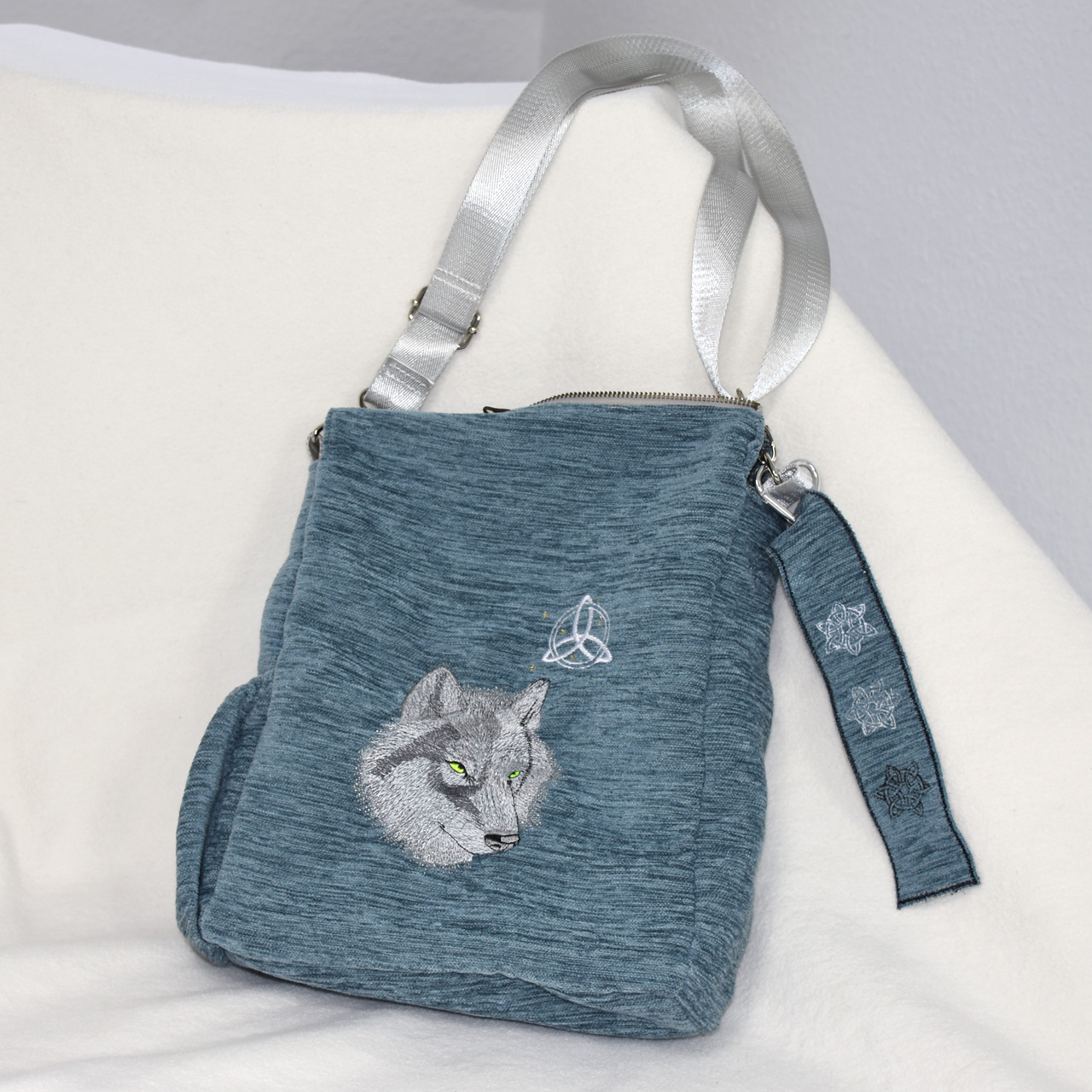 Artikel: Celtic-Wolf JT1103 / Motiv: Wolf, Keltisches Zeichen / Farbe: Denim blau / mit Wendefunktion