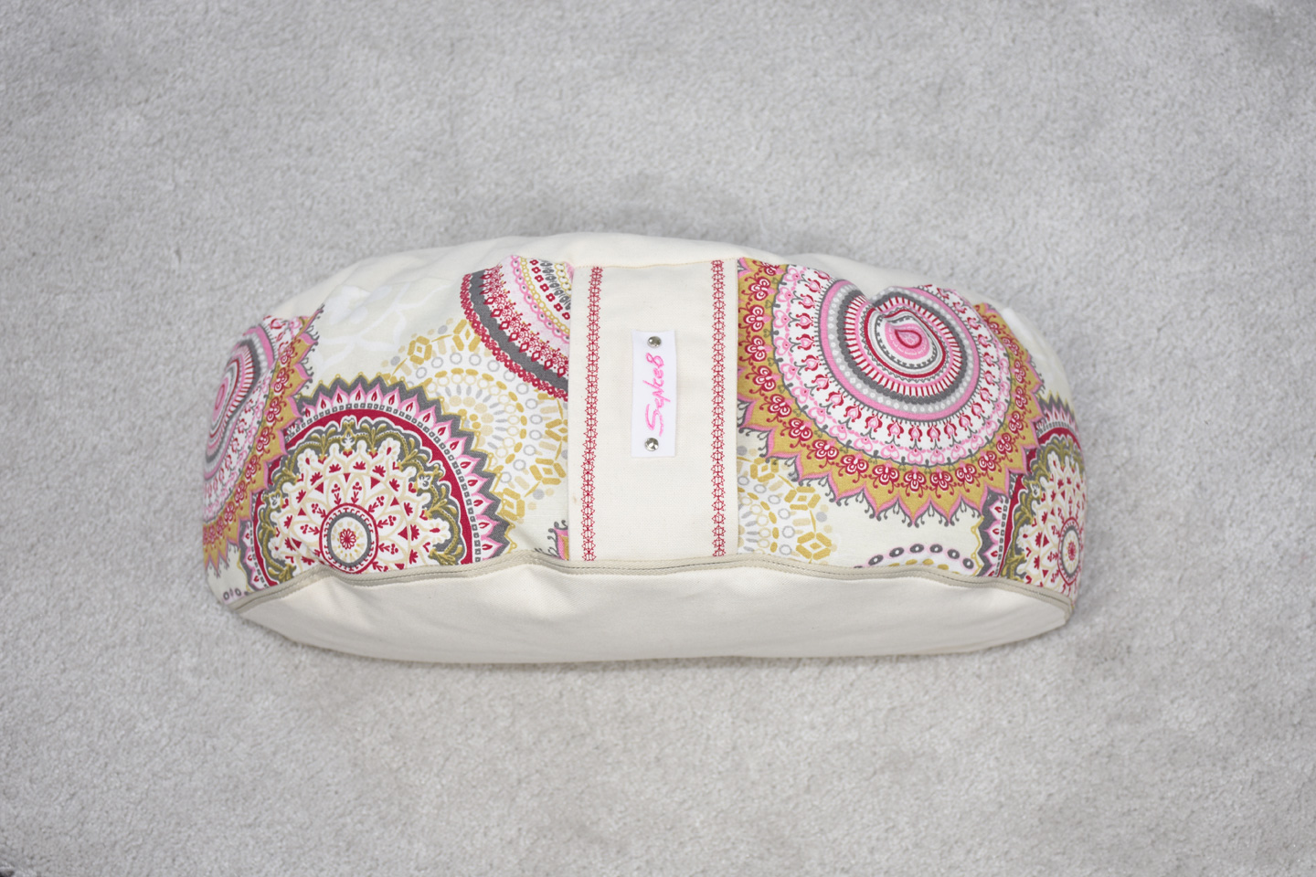 Artikel: mm2201 – Motiv: Mandala Blume / Form: Moon / Farbe: creme, rosa / Material: 100% Baumwolle