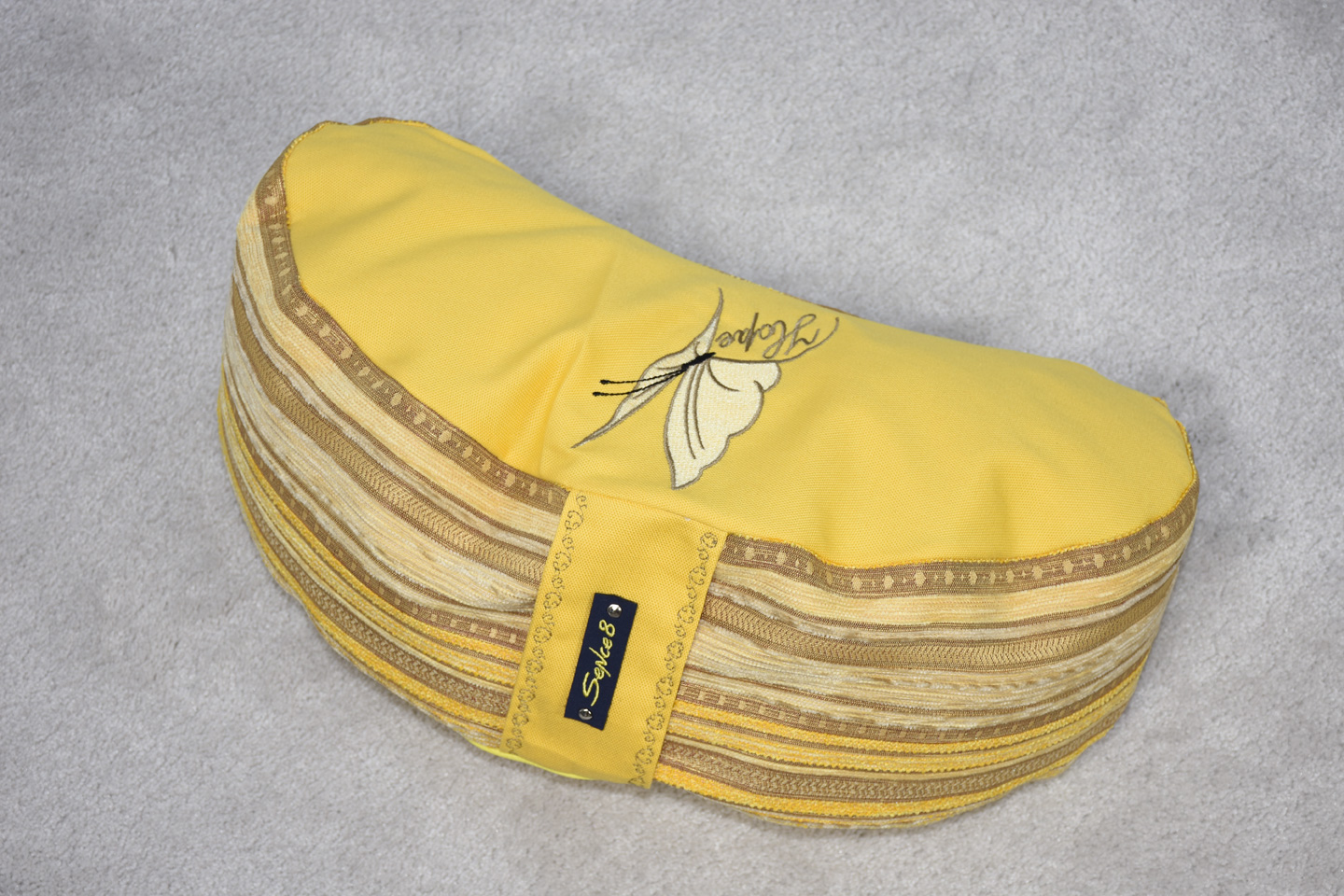 Artikel: mm2203 – Motiv: Schmetterling Hope / Form: Moon / Farbe: gelb, braun beige / Material: Baumwolle, Canvas, BW Mix