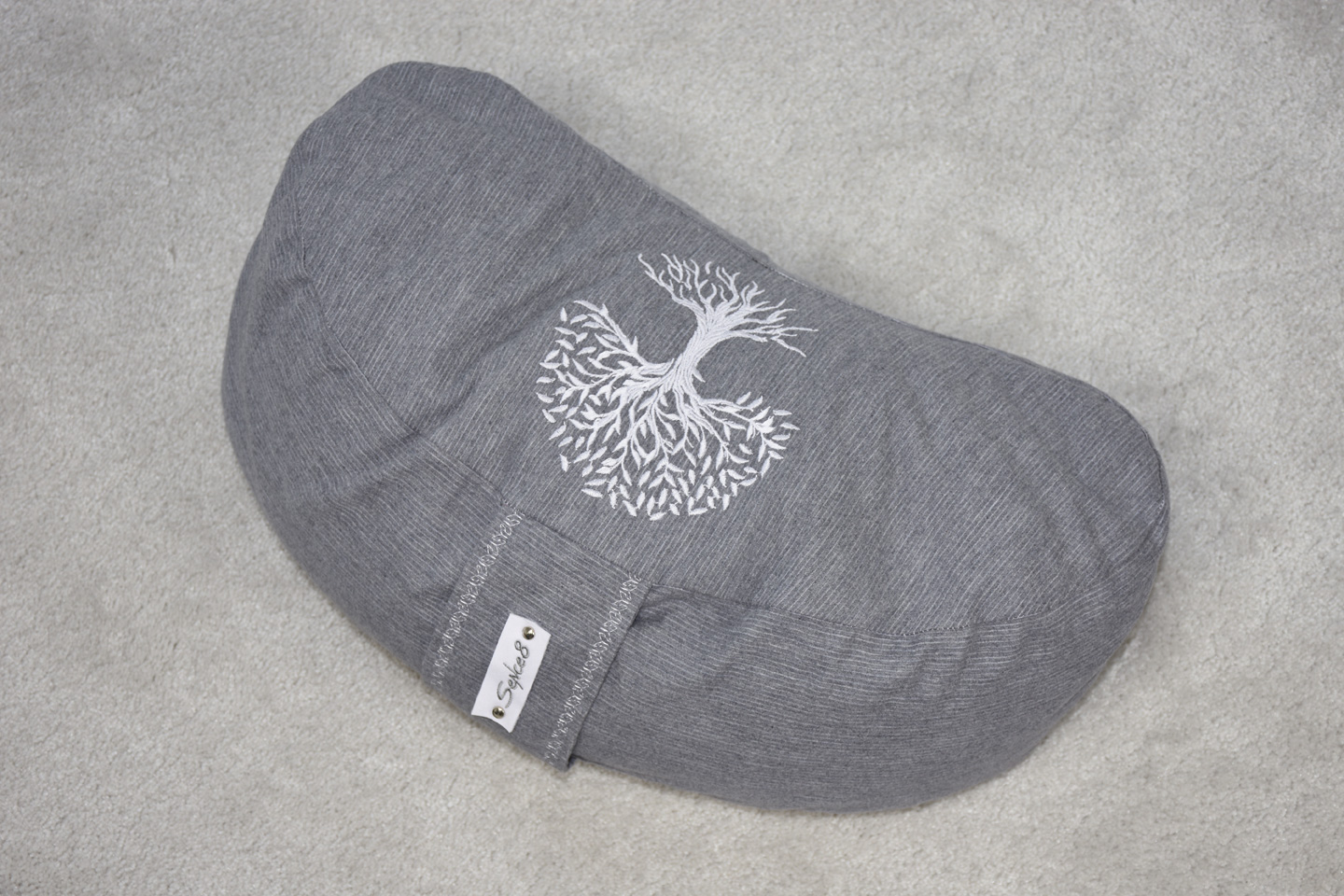 Artikel: mm2205 – Motiv: Lebensbaum / Form: Moon / Farbe: grau, weiß / Material: Baumwolle, Flanell