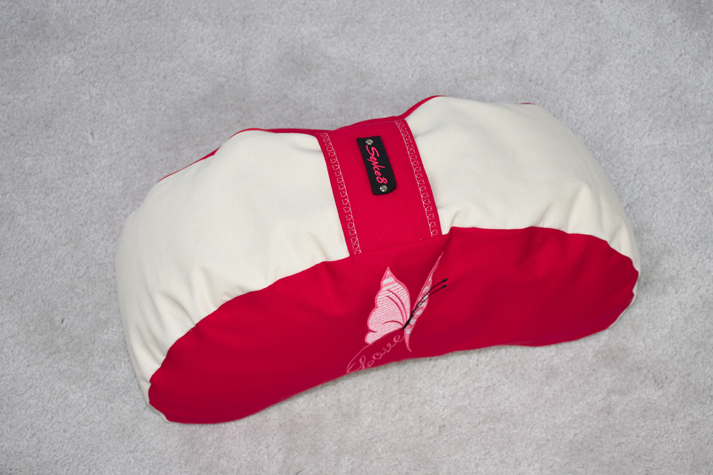 Artikel: mm2207 – Motiv: Schmetterling Love / Form: Moon / Farbe: rot, creme / Material: 100% Baumwolle, Canvas