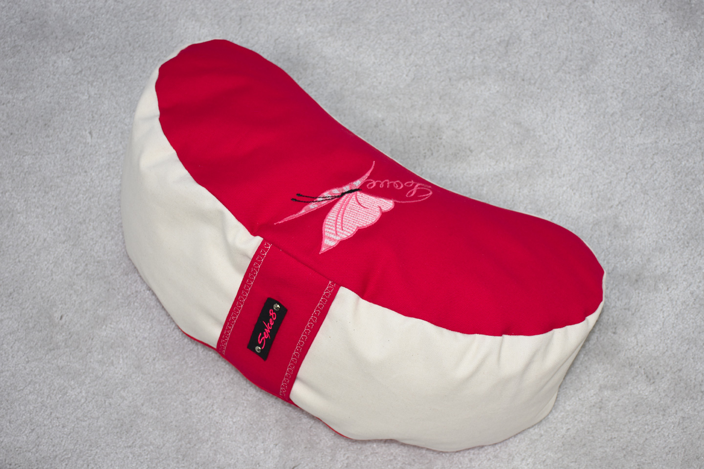 Artikel: mm2207 – Motiv: Schmetterling Love / Form: Moon / Farbe: rot, creme / Material: 100% Baumwolle, Canvas