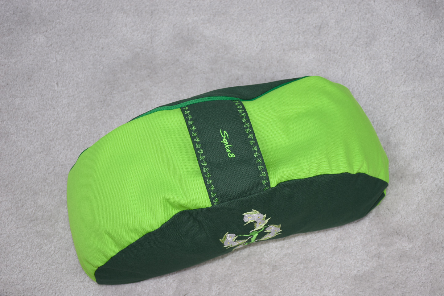 Artikel: mm2208 – Motiv: Callas Frau / Form: Moon / Farbe: dunkel & Kiwi grün / Material: 100% Baumwolle, Canvas