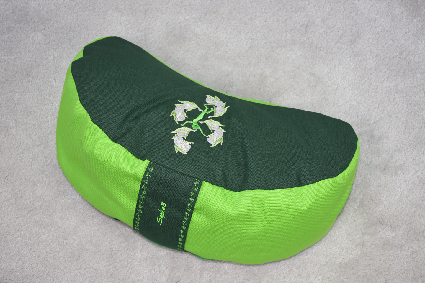 Artikel: mm2208 – Motiv: Callas Frau / Form: Moon / Farbe: dunkel & Kiwi grün / Material: 100% Baumwolle, Canvas