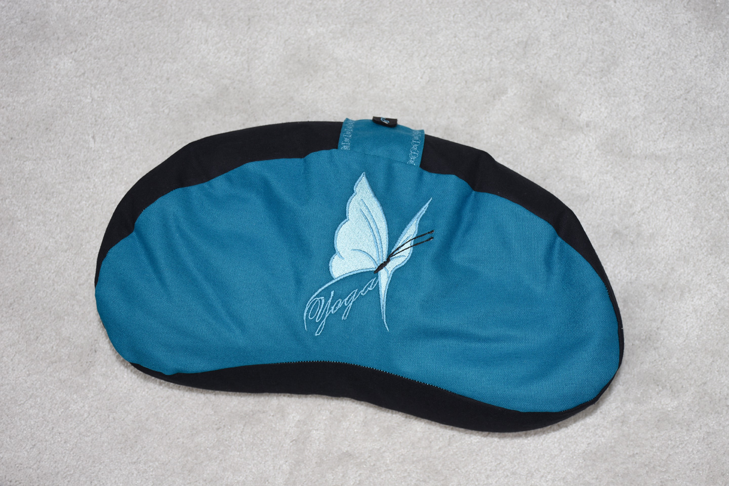 Artikel: mm2211 – Motiv: Schmetterling Yoga / Form: Moon / Farbe: dunkel türkis, schwarz / Material: 100% Baumwolle, Canvas