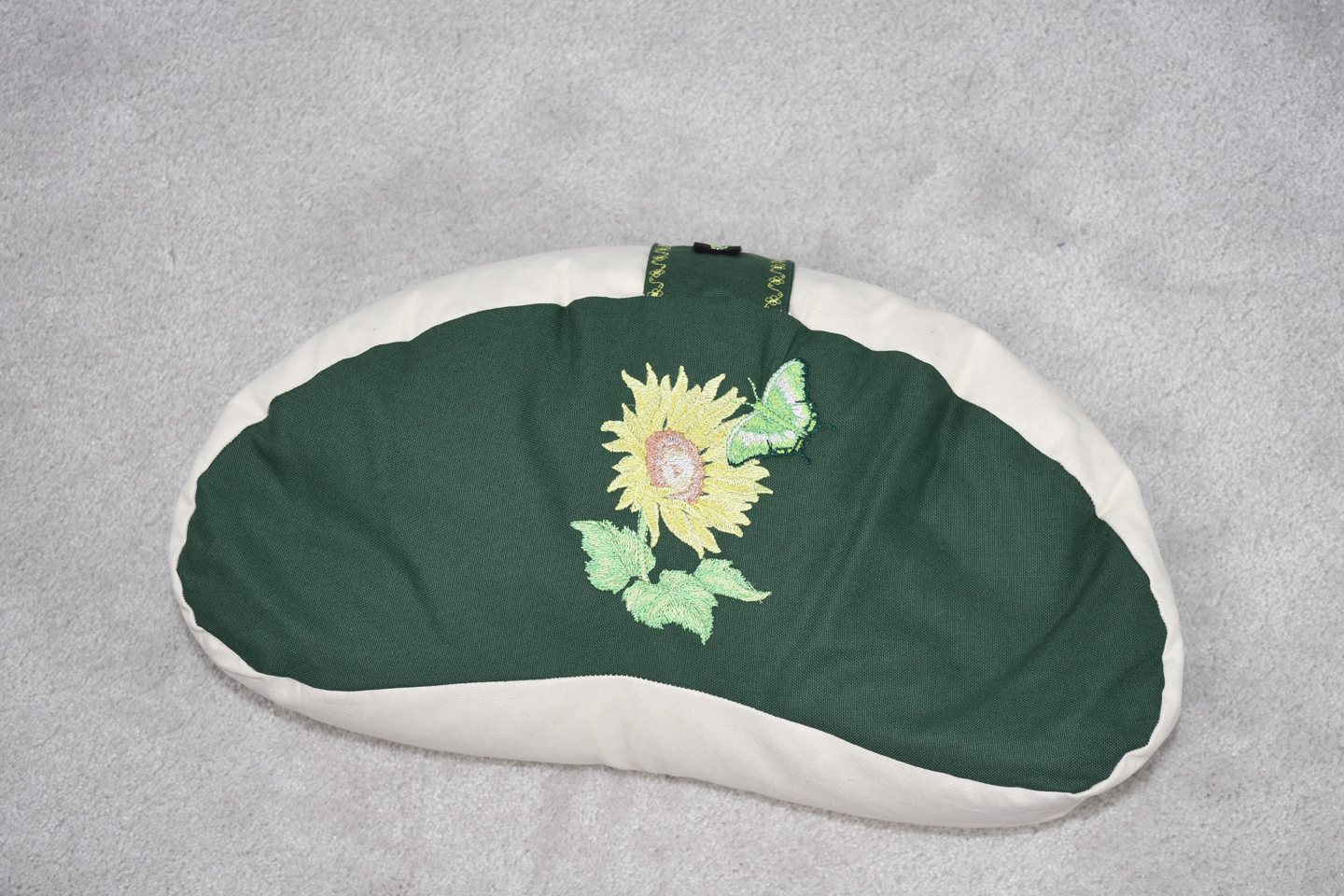 Artikel: mm2213 – Motiv: Sonnenblume / Form: Moon / Farbe: grün, creme / Material: 100% Baumwolle, Canvas